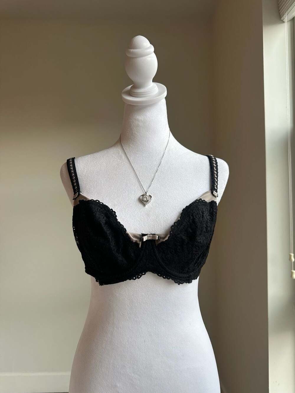 Victorias Secret Black Ruffle Lace Bra Size 36D Demi Plunge Underwire Balconette